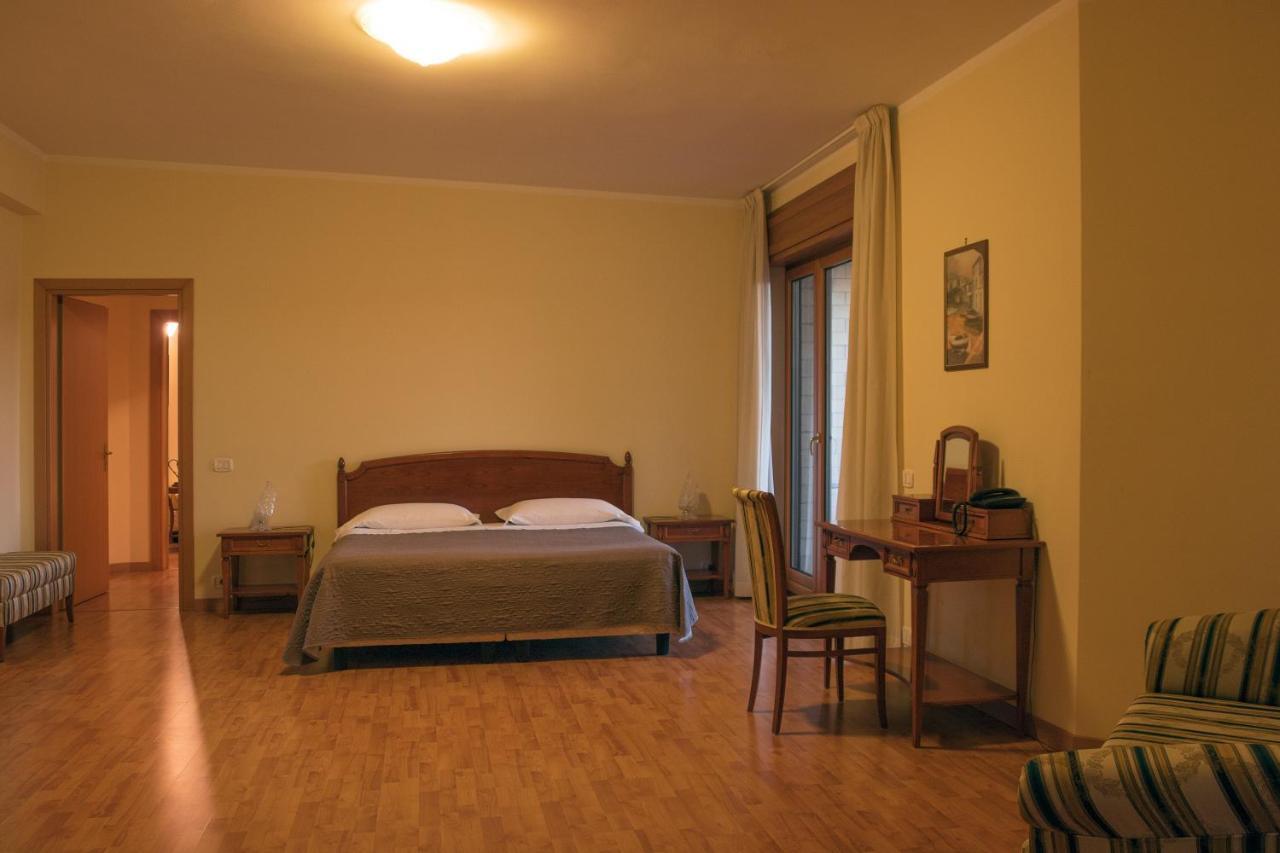 Ruggiero Park Hotel Валло-делла-Лукания Экстерьер фото